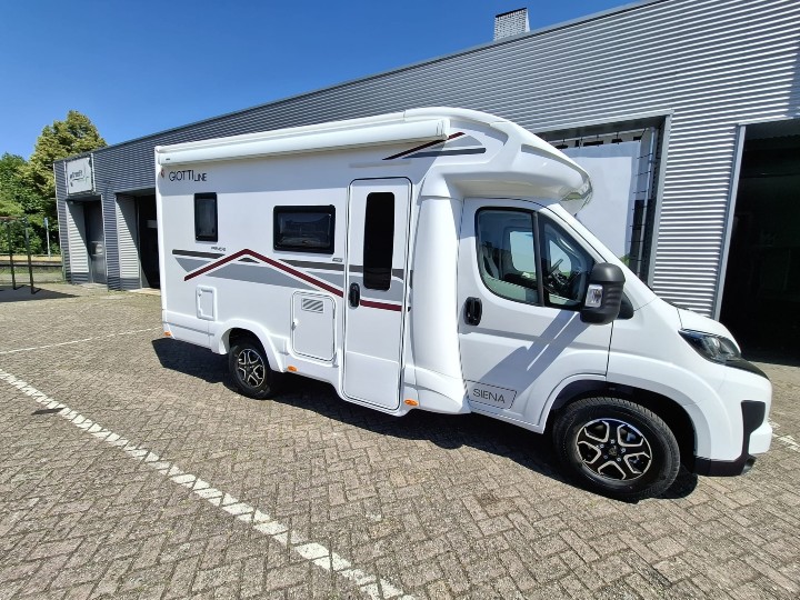 Zijkant rechts met luifel Giottiline Siena 330